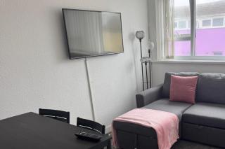 1BR in Blackpool l Sleeps 4 l Contractors - 2