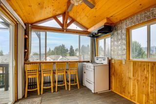 3 Mi to Dtwn Salem Cozy Gem with Sunroom! - 8