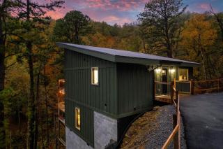 Free Dollywood Tickets, Modern, Stylish, Dog Friendly Sunset Ridge - 5