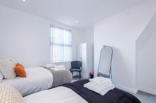 3 Bed house - Free Parking - Free Wifi - 3