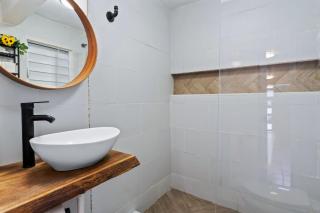 Family-Friendly Home for 5 Near Airport & Beaches - 3