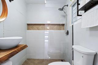 Family-Friendly Home for 5 Near Airport & Beaches - 4