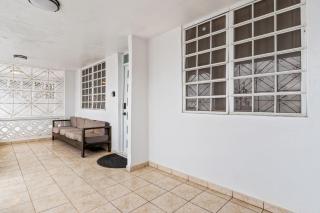 Family-Friendly Home for 5 Near Airport & Beaches - 9