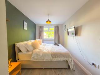 Copper Pine - Refurbished - Contractors & families - 0