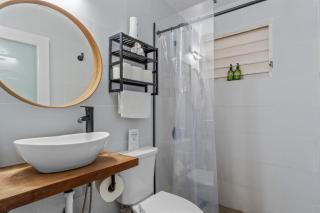 Family-Friendly Home for 5 Near Airport & Beaches - 2