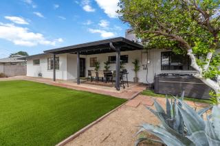Modern Scottsdale Retreat with Private Jacuzzi - 0