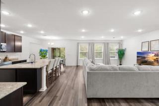 Spacious Springhill Family Getaway - 2