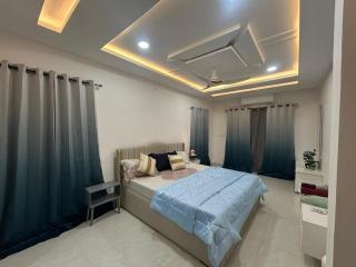 Luxury Airport Villa-Perfect for Family & Business - 1