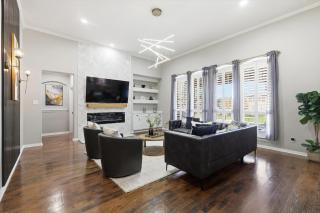 6BD Luxury Retreat w Backyard & Access Golf Course - 6