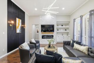 6BD Luxury Retreat w Backyard & Access Golf Course - 1