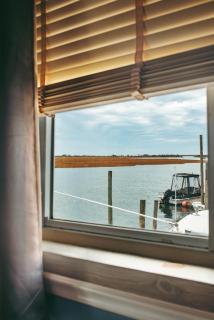 Jones Beach Houseboat - 2