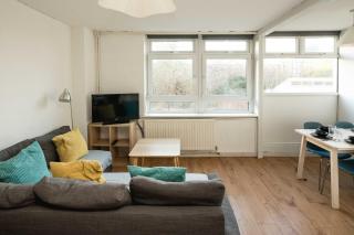 Bethnal Green Haven: Stylish 4-Bedroom Retreat - 3