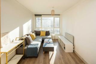 Spacious 4-Bedroom Split-Level Flat Near Mile End - 0