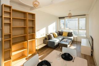 Spacious 4-Bedroom Split-Level Flat Near Mile End - 5