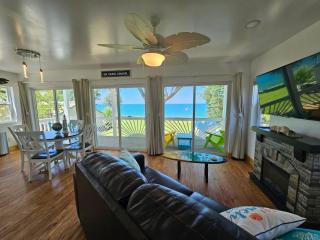 Tree-Top Lake-Front Cottage - 0