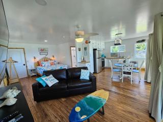 Tree-Top Lake-Front Cottage - 5