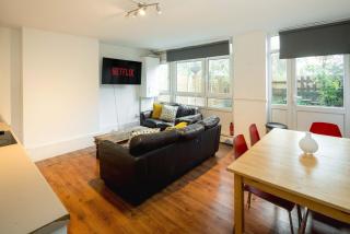 Stepney Green Haven: Modern 4-Bed Garden Retreat - 8