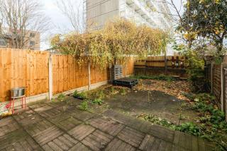 Stepney Green Haven: Modern 4-Bed Garden Retreat - 6