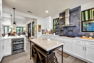 Crown Jewel of El Paseo with Private Pool & Spa - Palm Desert - 5