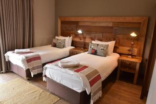 Deluxe Suite in Highland Gate Golf and Trout Estate - 6