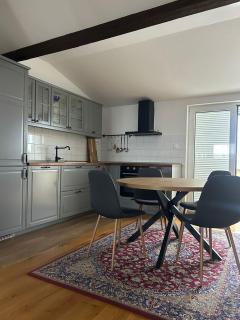 Airport APARTMAN LILI free parking onsite 2 bedroom terrace - 7