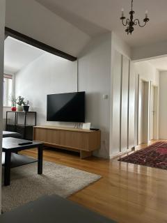 Airport APARTMAN LILI free parking onsite 2 bedroom terrace - 2