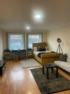 Cozy apartment, sleeps 4 with TV - 9