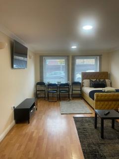 Cozy apartment, sleeps 4 with TV - 2