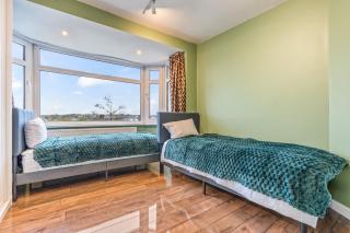 Long-Stay Ready in N14 Modern House, sleeps 8 - 5