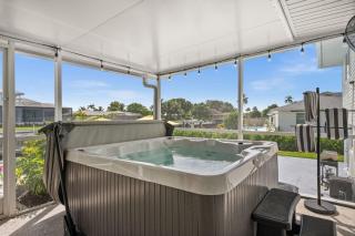 Casa Azul - Waterfront, Hot Tub, Sauna, Heated Pool, Mini Golf, Arcade - 7