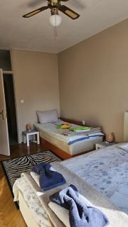 Fully Equipped Bright Apartment Close to Transport - 4