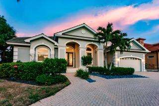 Casa Vista - Luxury Waterfront Villa with Heated Pool, Kayaks, Fishing, Bikes - 2
