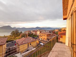Spacious & modern, short drive to lake & mountain - 9