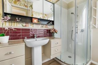 A Village Green Getaway - 6