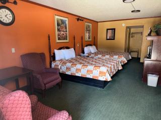 The KC Motel Show Low - 6