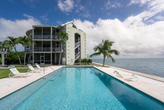 Turtle Cove Luxury Sea Front Family Escape - 7