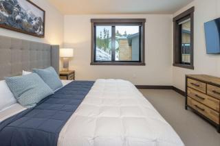 Big Sky Getaway Lone Peak Views Shared Hot Tub - 1