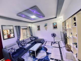 Elvira Plaza Residence - 3