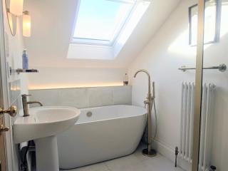 No 16 with Free Parking - 1