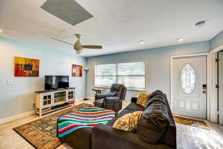Pet Friendly! Sunny Getaway 3 Mi to Barefoot Beach - 3