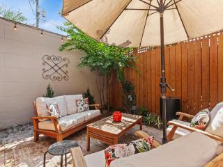 Luxury on Lincoln - Savannah - 7