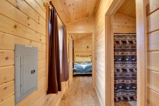 Bayfront Cabin with Docks and Access to Lake Ontario! - 2