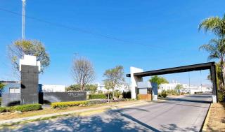 Modern house with garden and pool - 4