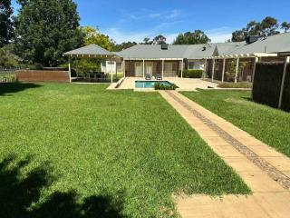 Private Countryside Retreat Near Melbourne Pool Huge Grounds - 6