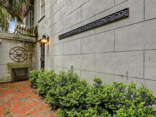 Apartment on Perry Lane - 6