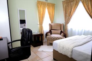 Cozy Garden Cottage with Secure Private Parking - 0