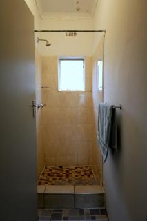 Cozy Garden Cottage with Secure Private Parking - 6