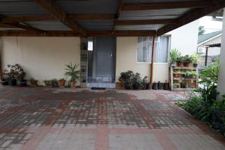 Cozy Garden Cottage with Secure Private Parking - 3