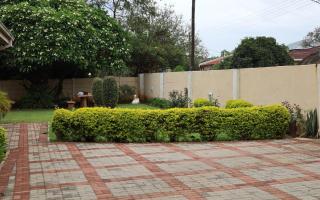 Cozy Garden Cottage with Secure Private Parking - 1