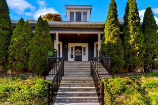 Spacious 4BR 2BA 3Parking Near DT & Parks - 0